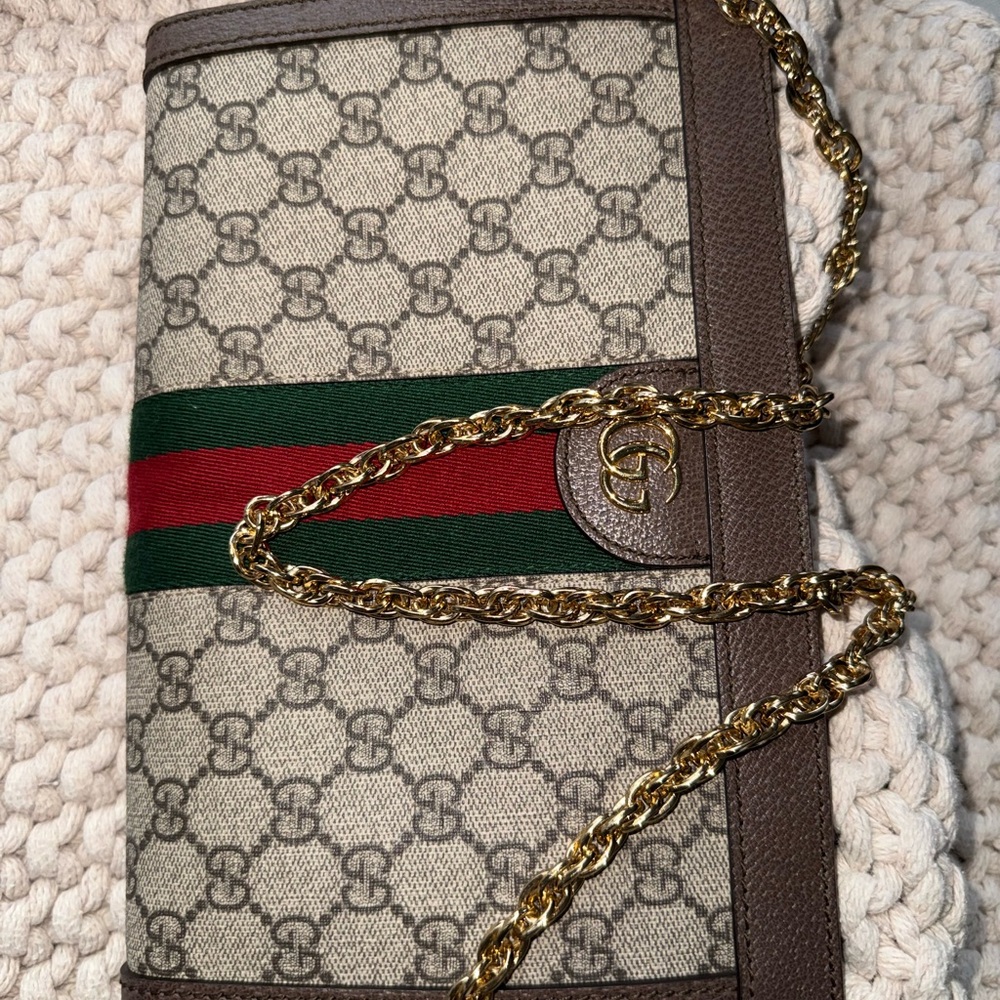 Authentic Gucci Beige GG Monogram Crossbody with Green and Red Web Stripe - Picture 8 of 10